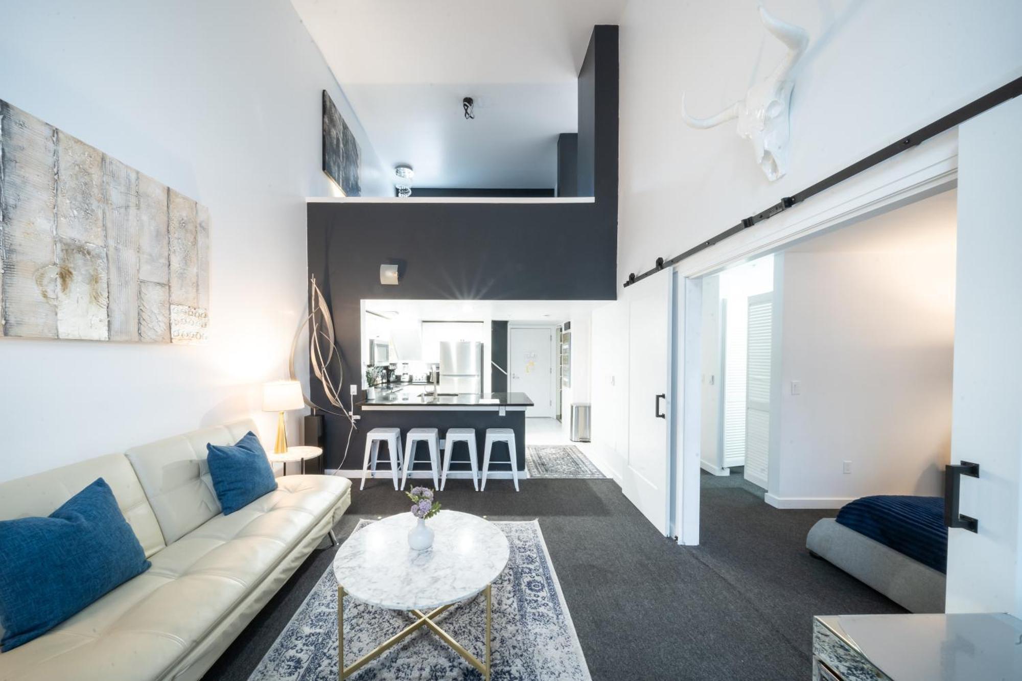 Space Needle Downtown Modern Top Story Penthouse Сиэтл Экстерьер фото